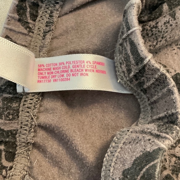 Xhilaration Gray Floral Leggings - Picture 5 of 5